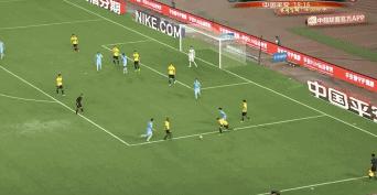 R马1卸1颠1射打出完美“飞机”4脚传球告诉你为啥恒大是老大