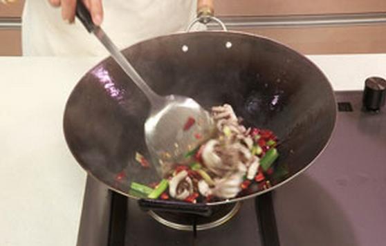 脆爽墨鱼仔的做法,墨鱼仔怎么做不辣又好吃