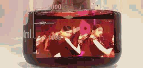 国外网友作死实验,手机泡水一天一夜测试