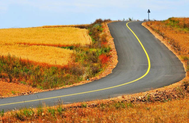 耗资3.2亿的中国66号公路也被称为把妹公路