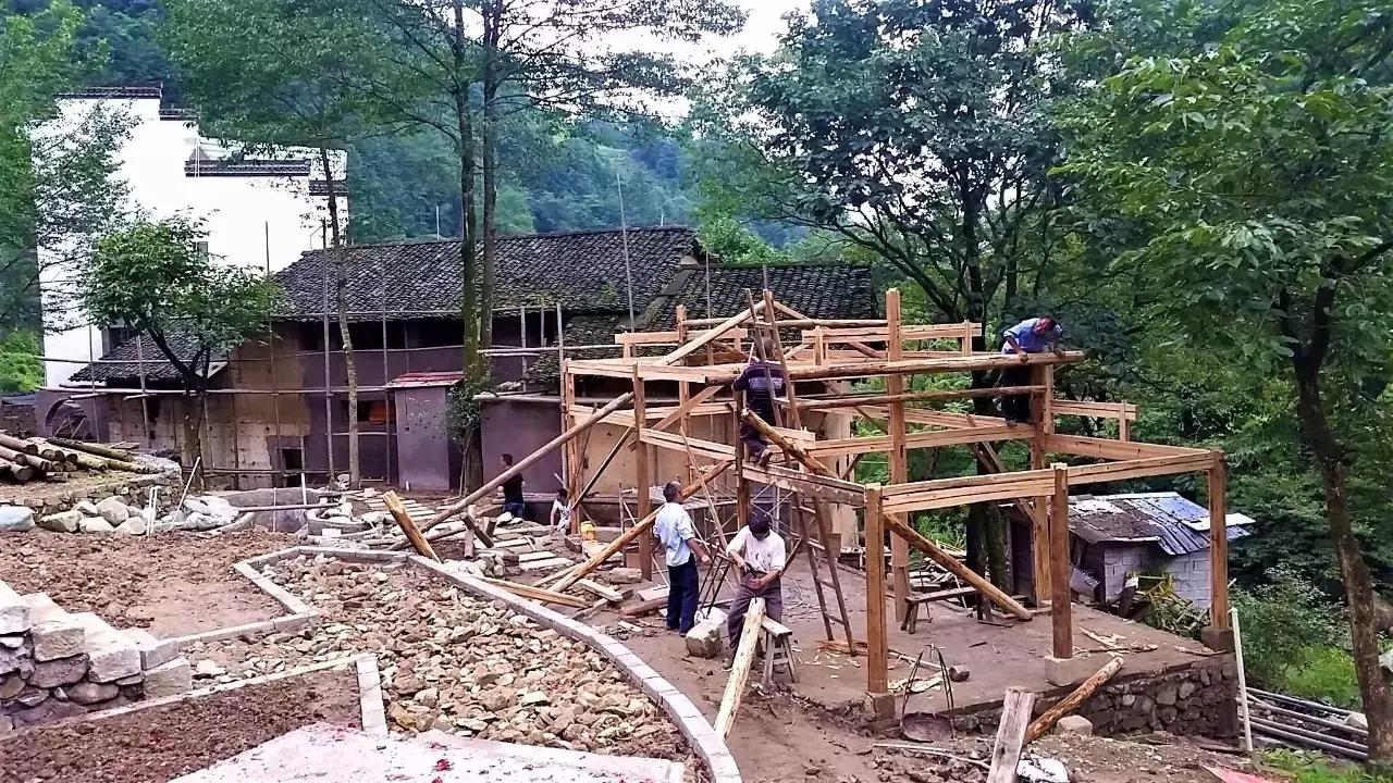 30年间从学徒到大师，46岁他隐居黄山脚下匠心造出2000㎡避世山居