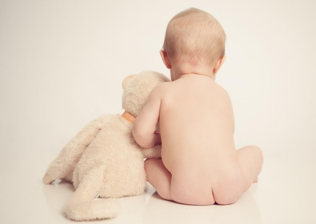 宝宝尿红屁屁怎么治,宝宝漏尿红屁屁是怎么回事