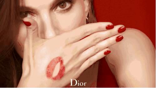 为什么那么多人都喜欢dior999,dior烈焰999和滋润版有什么区别