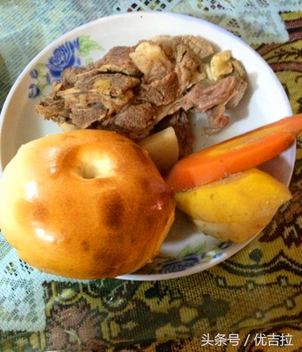 活久见!*疆新**大叔用茶杯煮出来的“缸子肉”有多好吃?