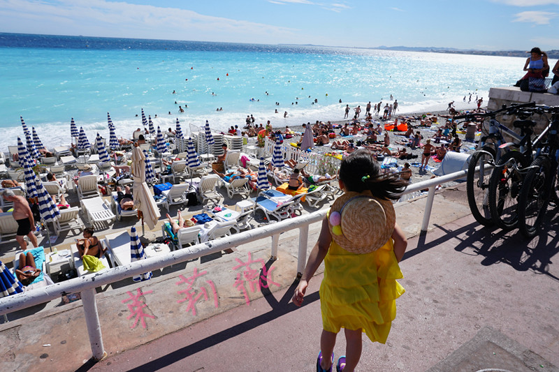 买香奈儿还是圣罗兰,买香奈儿希尔顿还是买dior戴妃