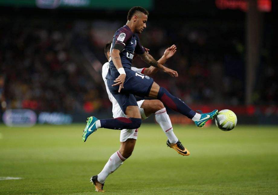 过人内马尔桑托斯,内马尔戏耍过人被打