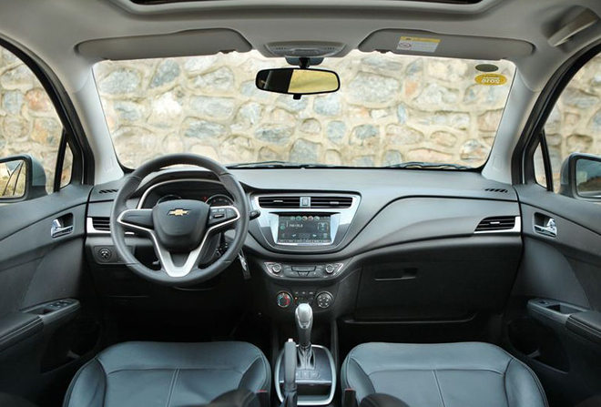 奥迪a3和奔驰a200两厢哪个值得买,奥迪a3两厢车1.4t进口2013年图片