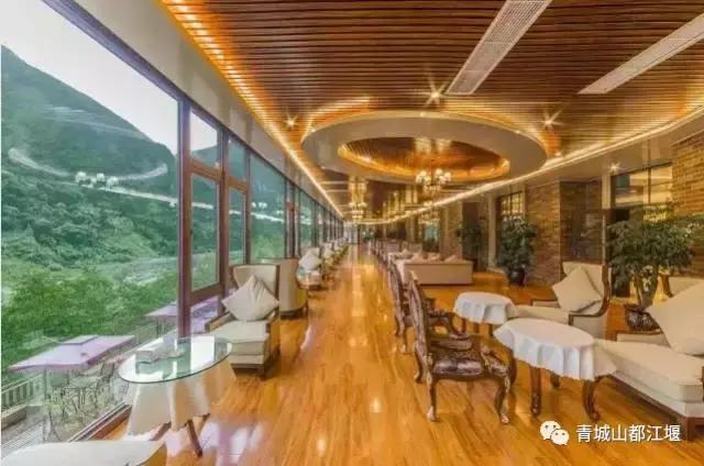 四川旅游一条很直的公路,四川唯一一条有路灯的高速公路