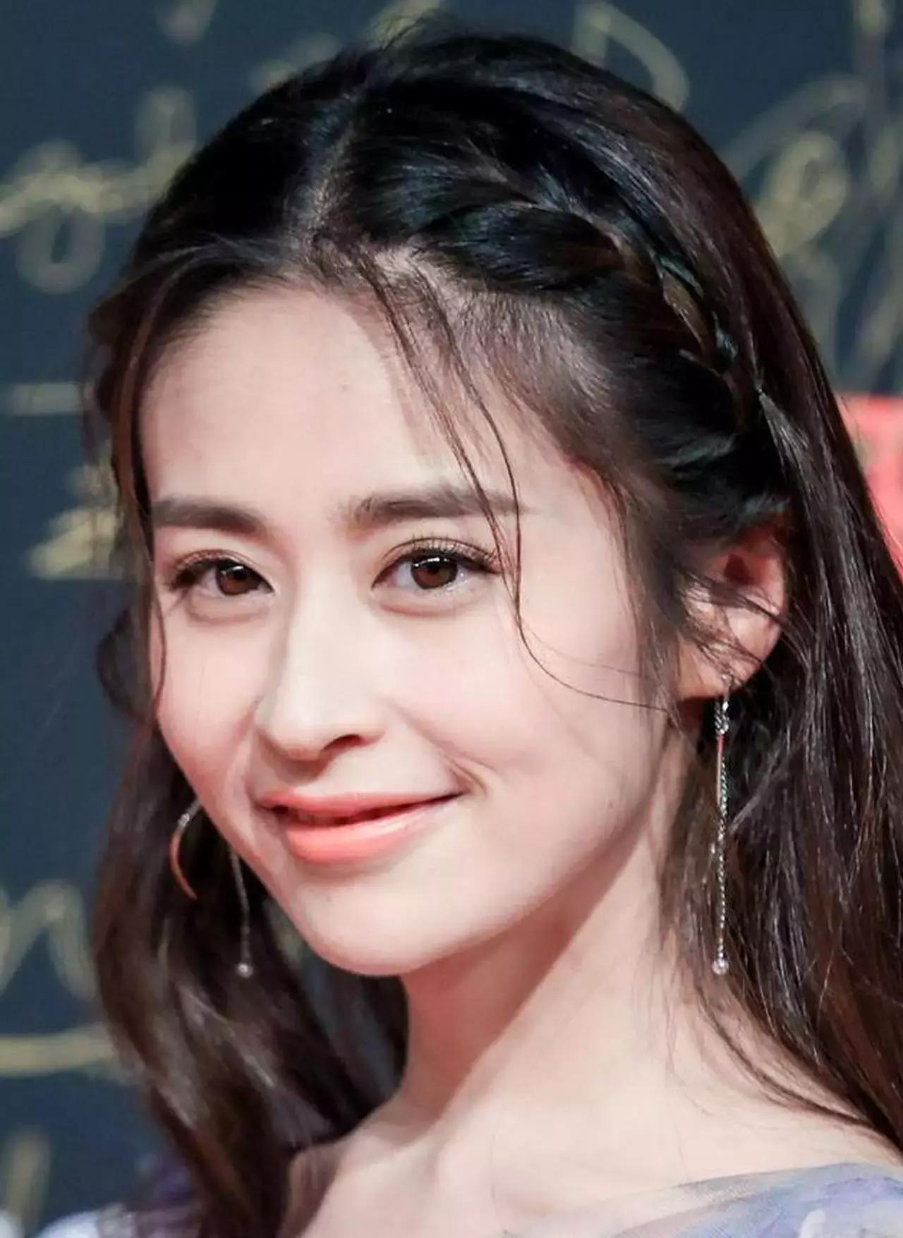 中餐厅1赵薇黄晓明周冬雨,周冬雨赵薇中餐厅同框被碾压