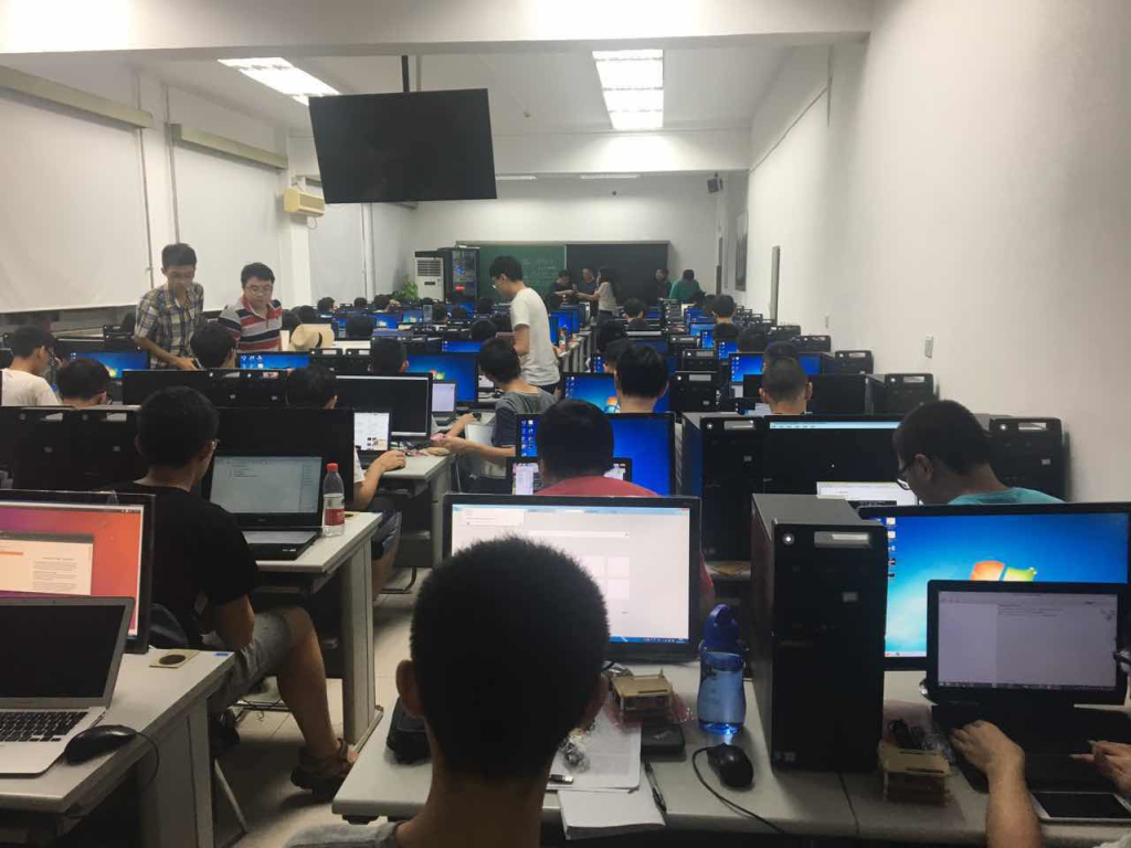 龙芯智龙主板正式进入高校本科教学