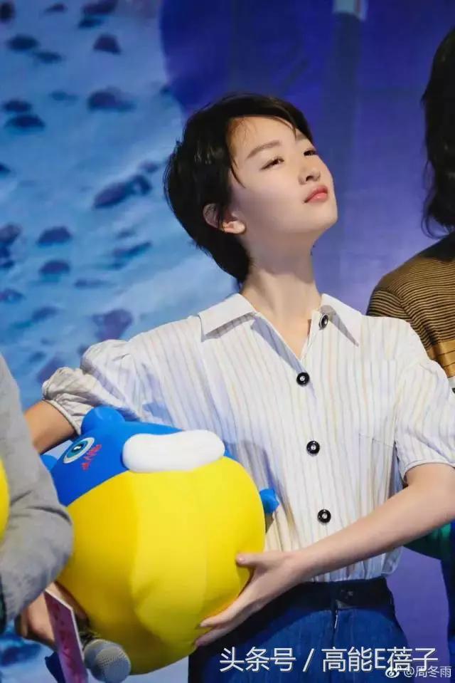 国庆要去浪？周冬雨刘亦菲等女星开包，10件单品斗赢票圈不会输