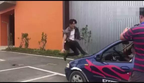 假摔、吊威亚、真人被撞飞，影视剧中的车祸戏是这么拍的？！