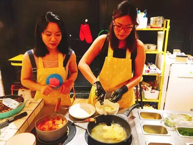 兼职在公司楼下开方便面馆,这可能是文艺青年离开店最近的一次