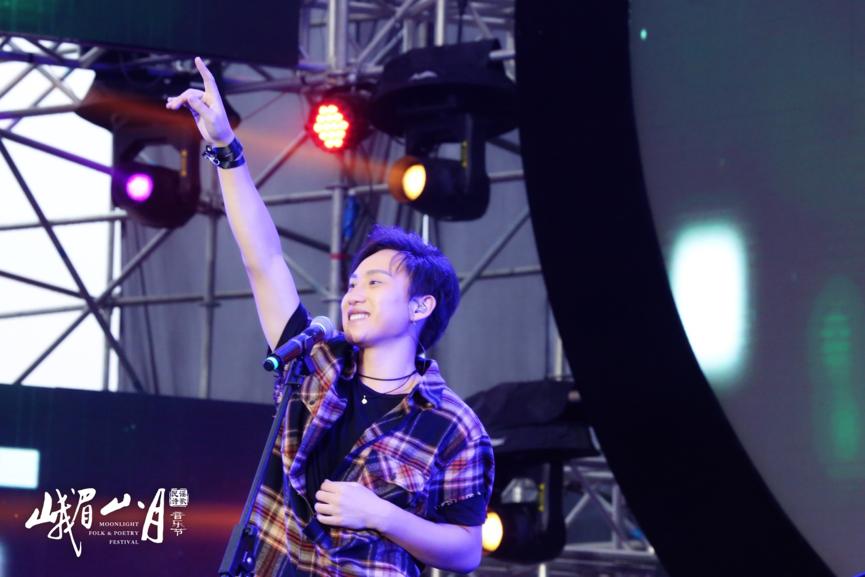 峨眉山音乐节,峨眉山月民谣音乐节直播