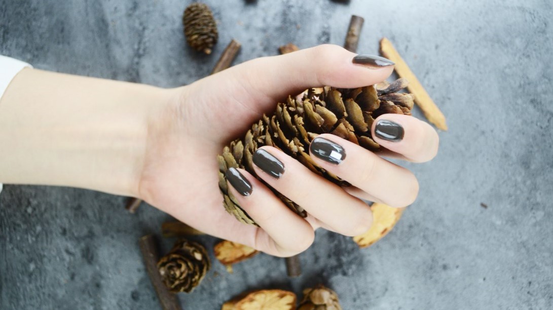 指甲油可以让指甲变得好看吗,指甲不好看涂什么颜色指甲油