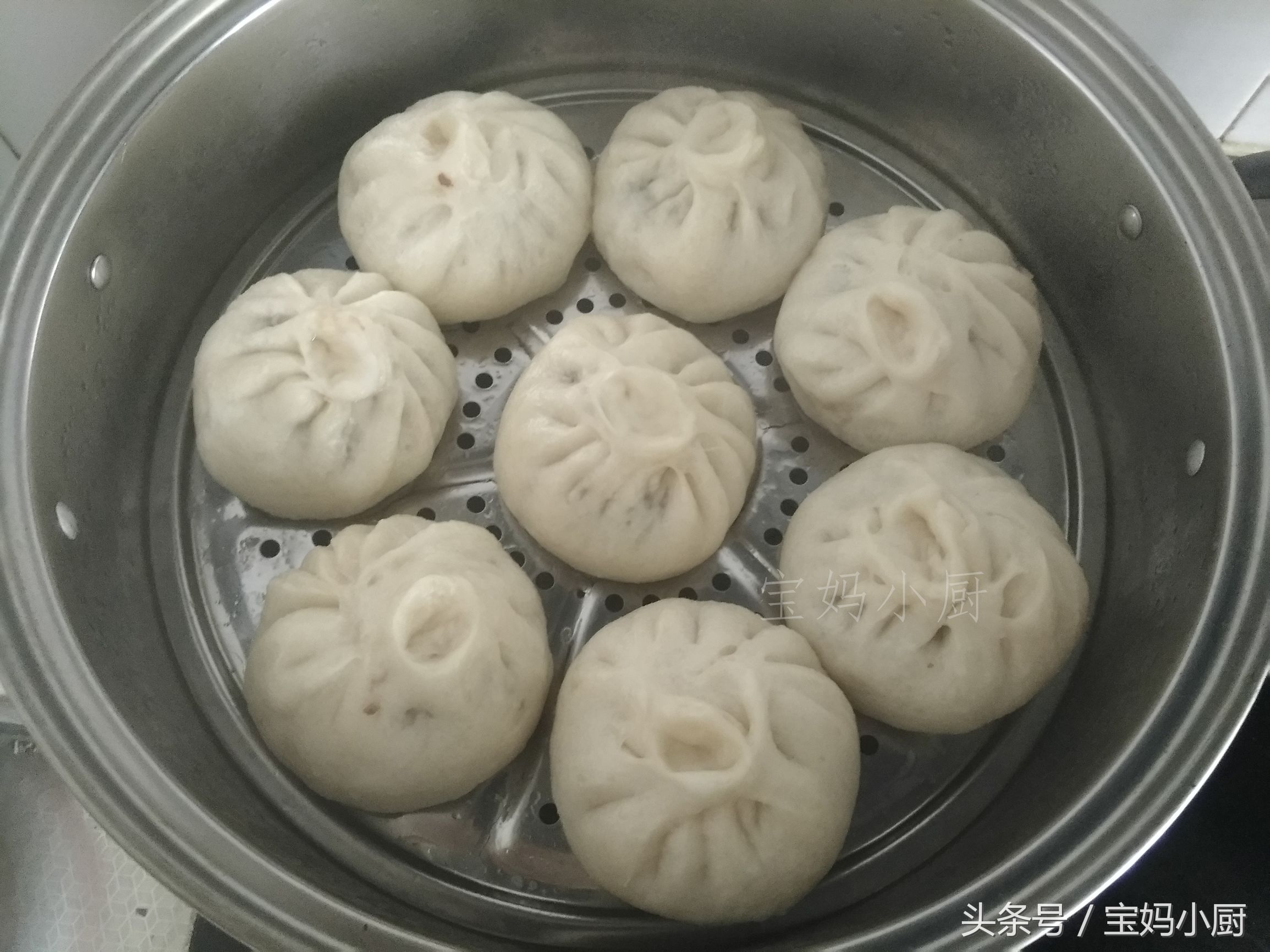 萝卜素馅包子最好吃的做法,自制香喷喷的猪肉萝卜馅包子