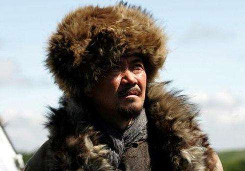 狗狗在山上救回来一只野猪,爱犬勇斗野猪