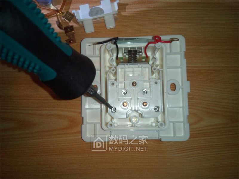 中科电工和公牛插座哪个好,中科电工开关插座质量怎么样