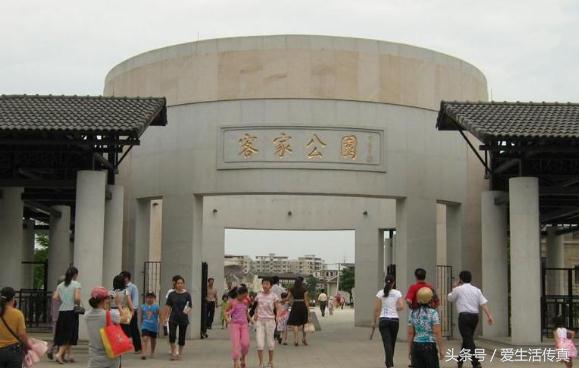 有华侨之乡足球之乡的梅江区被誉为历史文化街“客家之都”