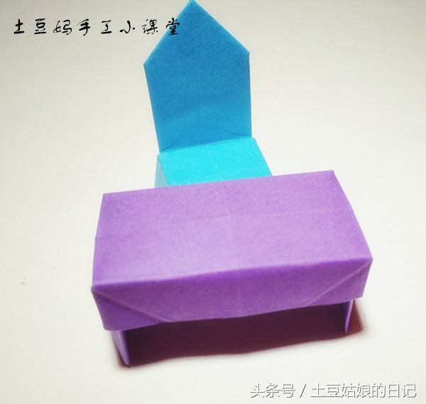032桌子和椅子的折纸方法,这下娃娃们可有地方开茶话会了哦