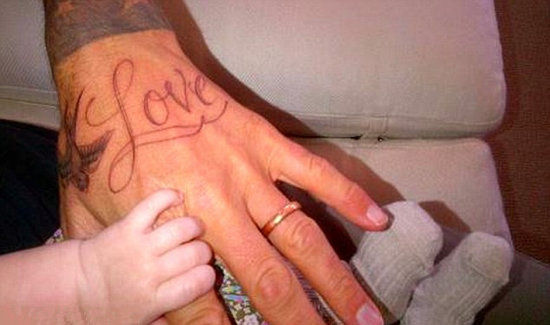 贝克汉姆身上的中文纹身写的什么,贝克汉姆纹身中文是什么字