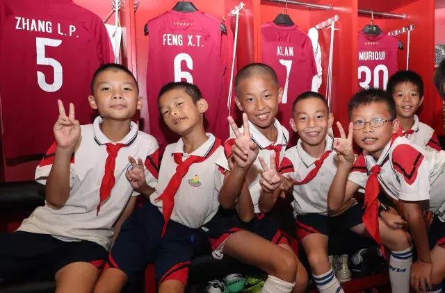 种子计划｜足球小将走进恒大基地傅博讲解阵型战术