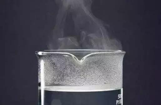 下雨时怎么让鞋子不湿,雨天走路鞋子前面会湿怎么解决