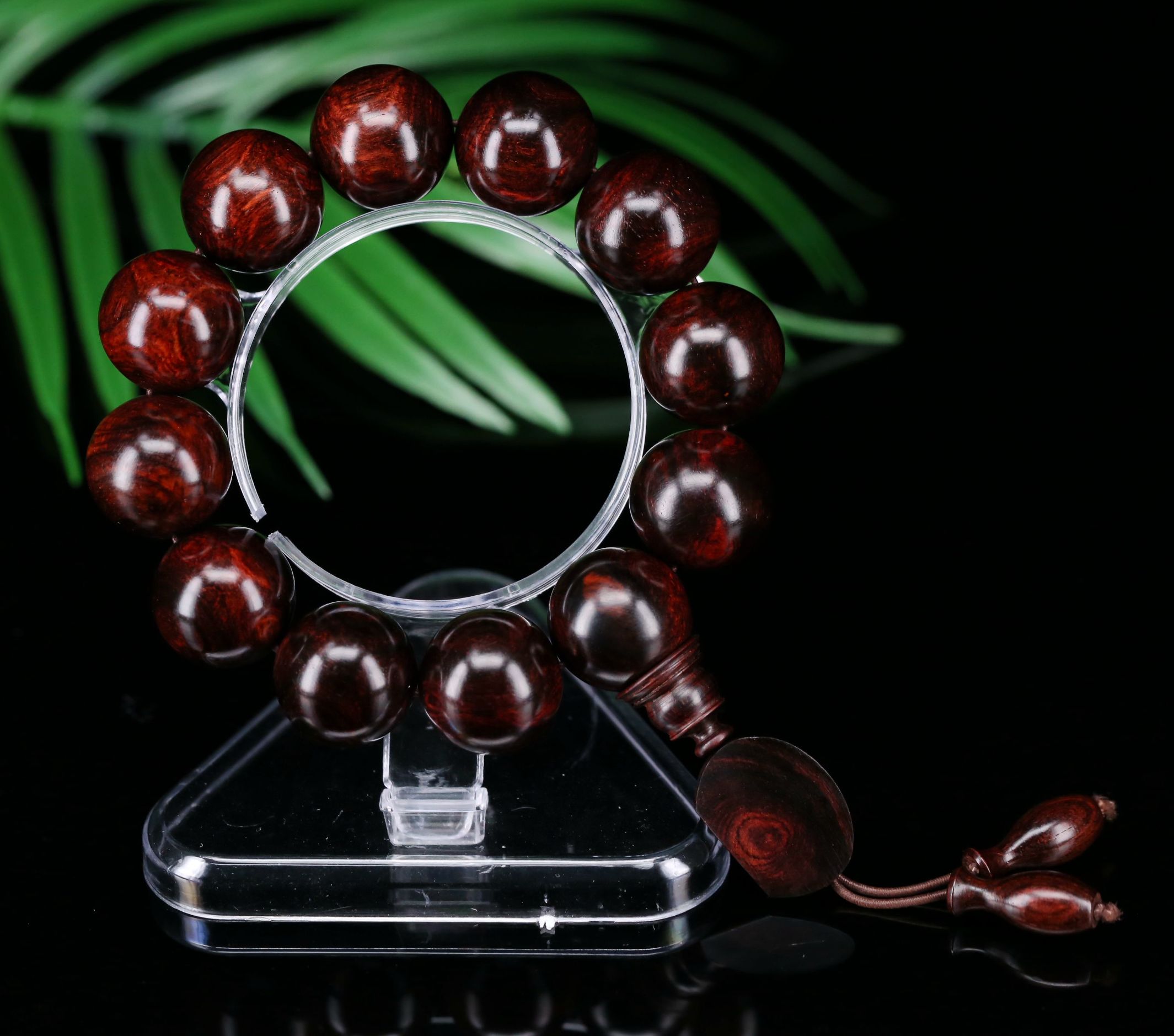 海南黄花梨手串对人体有什么好处,正宗海南黄花梨手串玩出来什么样