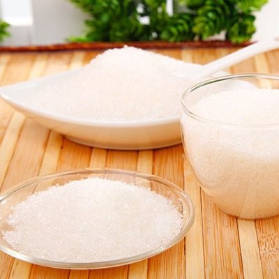 踢足球喝什么,踢足球一天喝多少水合适