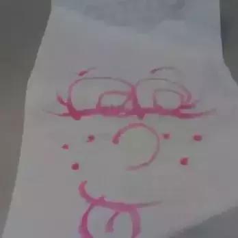 他是一名超市检票员,却依靠神奇画风,给大家带来快乐