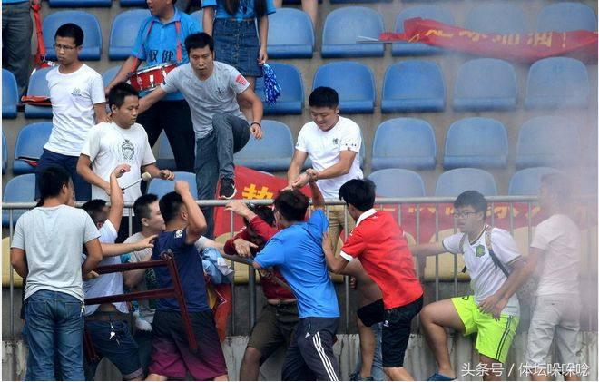 中甲打完中超打！是安保自身乱了秩序还是球迷不安分自讨苦吃？