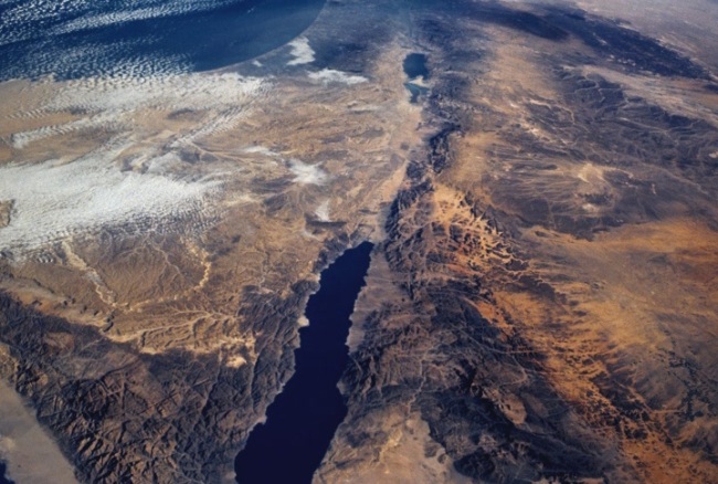 地球只是一个小点,地球只是一个渺小的细胞