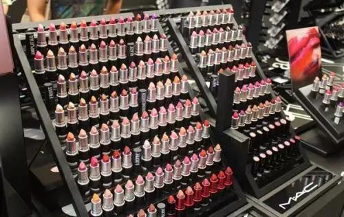 在欧洲买lv可退税,买lv包退税合适还是免税店合适