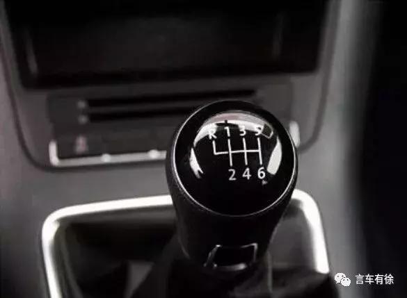 汽车挂倒挡报警怎么回事,汽车挂倒挡哪些会反转