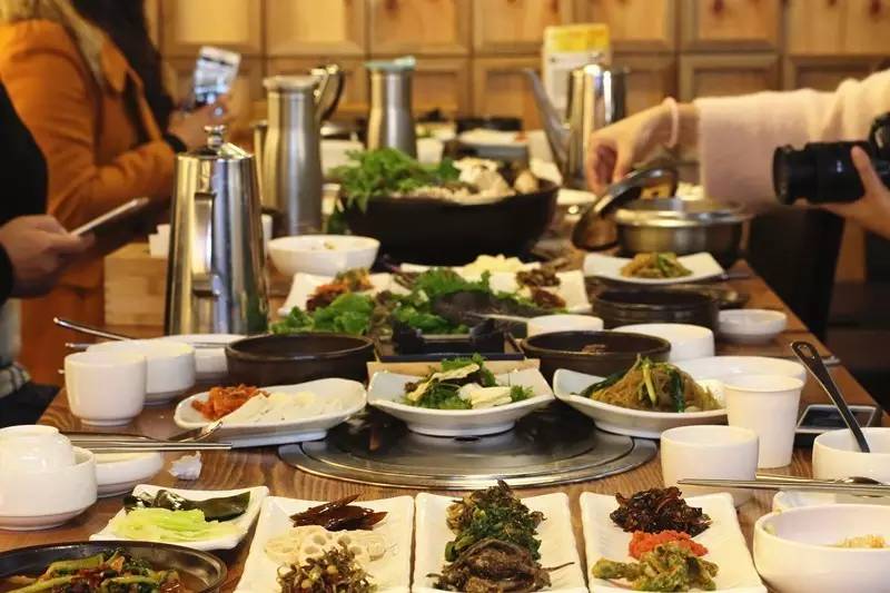 这里可能是唯一能够满足你吃到巨无霸海鲜和偶遇Runningman的地方了！