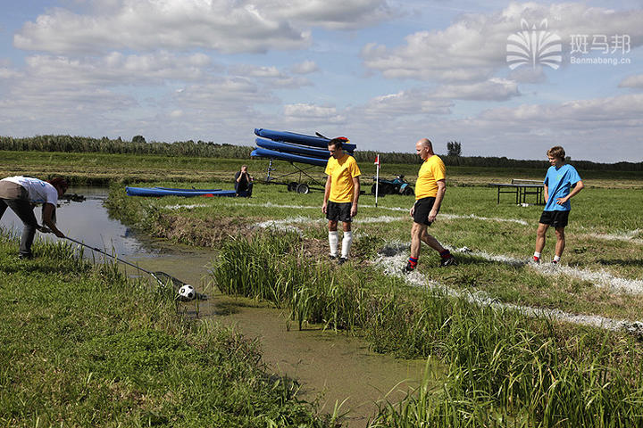跑火车遇到的怪事,奇葩足球场