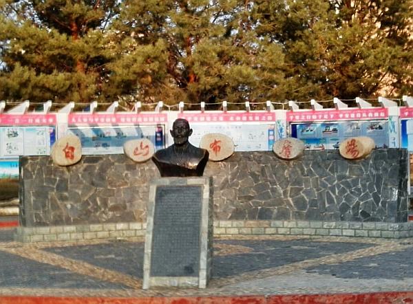 两位60岁老人去旅游,60后老俩口自驾穿越罗布泊无人区