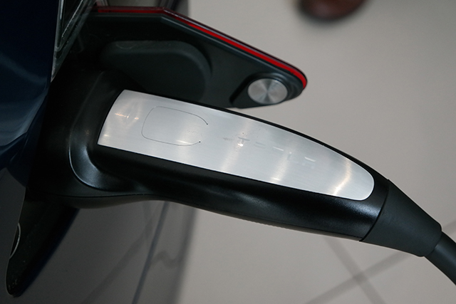 特斯拉modely自动驾驶试驾视频,试驾特斯拉models高性能版车重