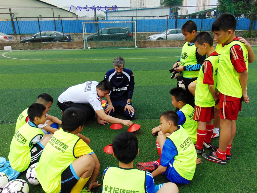 菲戈足球培训,菲戈和c罗训练照