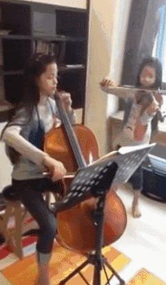 欧阳娜娜三姐妹颜值相差大,欧阳娜娜三姐妹一共几岁了