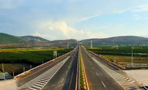 堵在路上别着急,堵在高速上不要慌