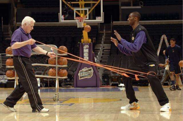 NBA球员脚趾为何这么多畸形？他们突破时球鞋都快撑破了！