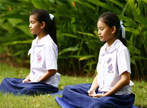 pvc瑜伽垫和nbr瑜伽垫比较,便携式瑜伽垫和大的瑜伽垫哪个好