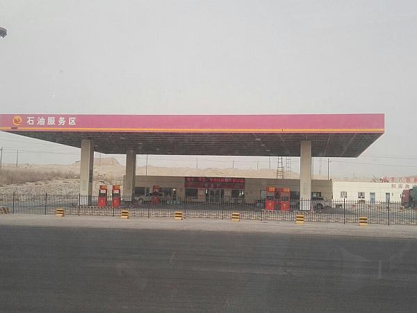 两位60岁老人去旅游,60后老俩口自驾穿越罗布泊无人区