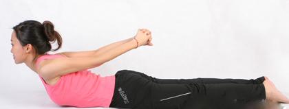 手臂粗后背多肉练哪些动作瑜伽,中老年瑜伽60分钟视频手臂训练