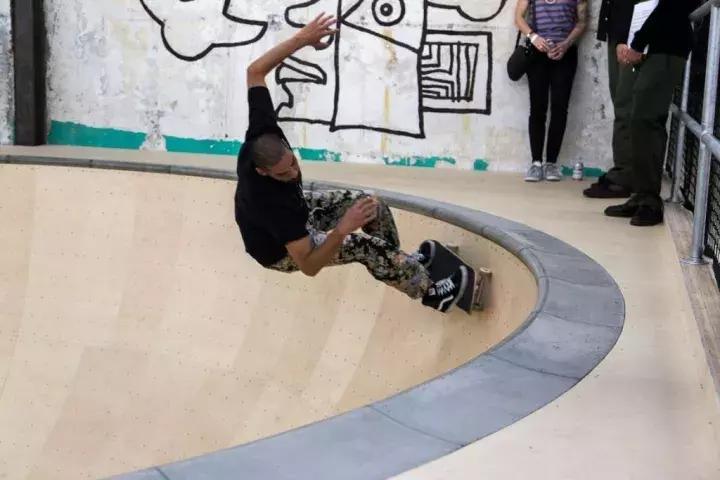 一件t恤才400,supreme经典款t恤