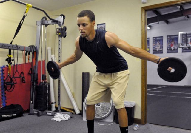 库里和11岁小男孩,库里和小学学生