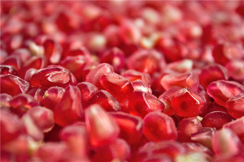 秋季石榴可以多吃吗,石榴籽发暗黄色还能吃吗