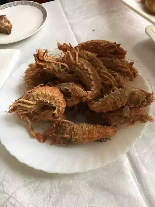 开着小车哼着小曲,开着车哼着歌结果一面包车掉头