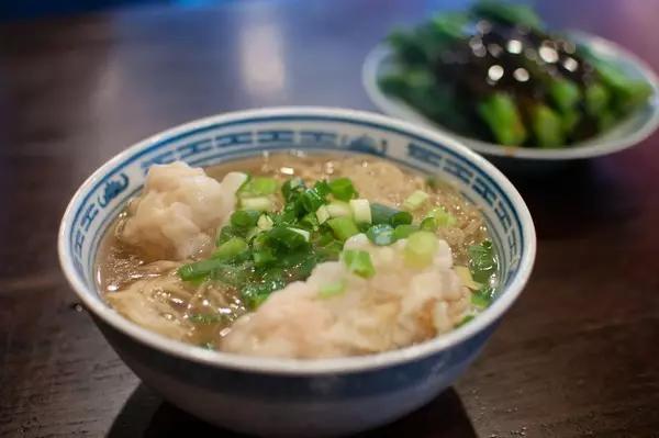 打个飞的去九龙吃10元米其林小吃